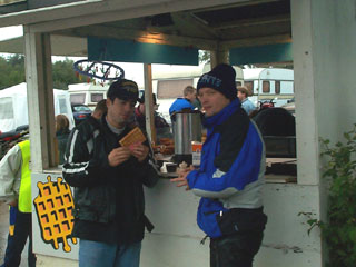 Marco (l) und Wolfgang (r) beim Kaffee